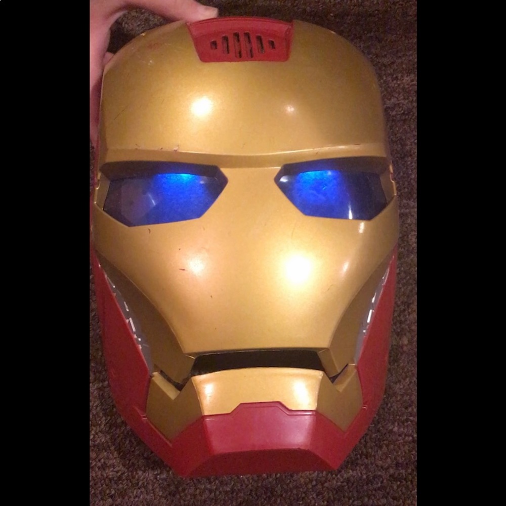 Iron Man Halloween Light Up Mask Hasbro Marvel Avengers LED Yellow Eyes Talks